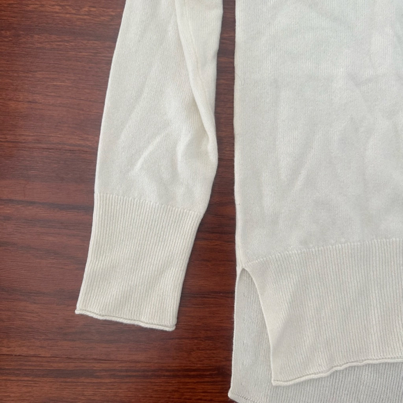 Women's Theory Off-White Cashmere Crew Neck Sweater M - Picture 3 of 6